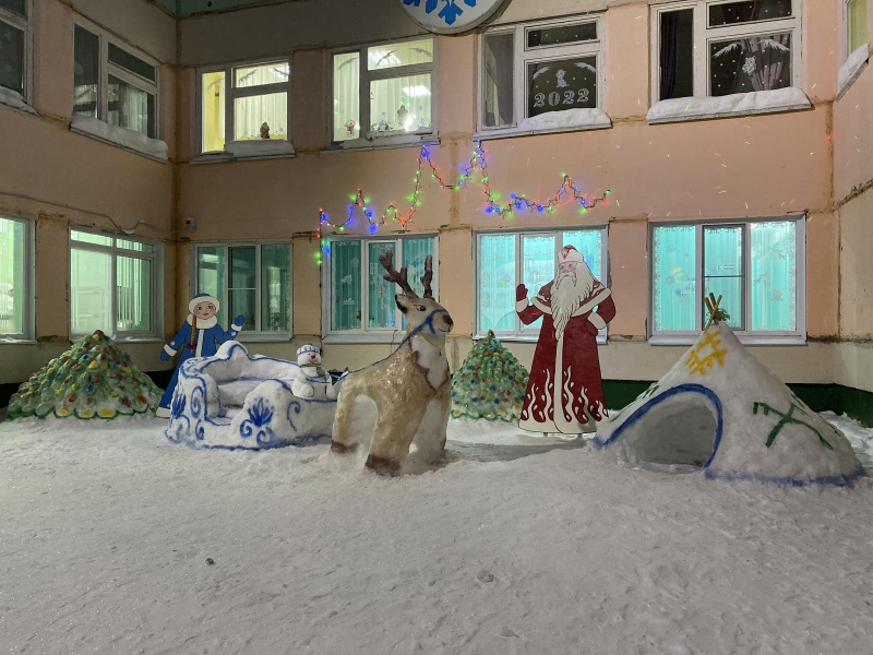 Снежные городки появляются на территориях городских и сельских детских садов