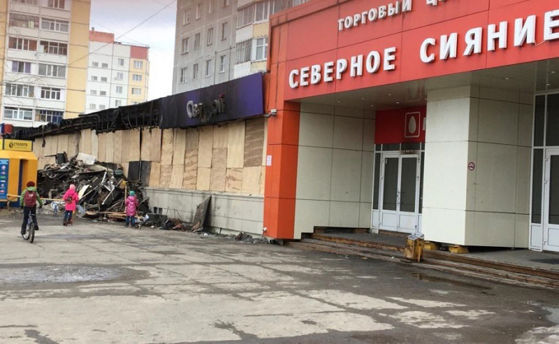 Юрий Колмаков встретился с пострадавшими от пожара в ТЦ "Северное Сияние" предпринимателями Усинска