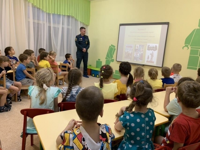 Для усинских дошкольников провели викторину «Утром, вечером и днём — осторожен будь с огнём!»