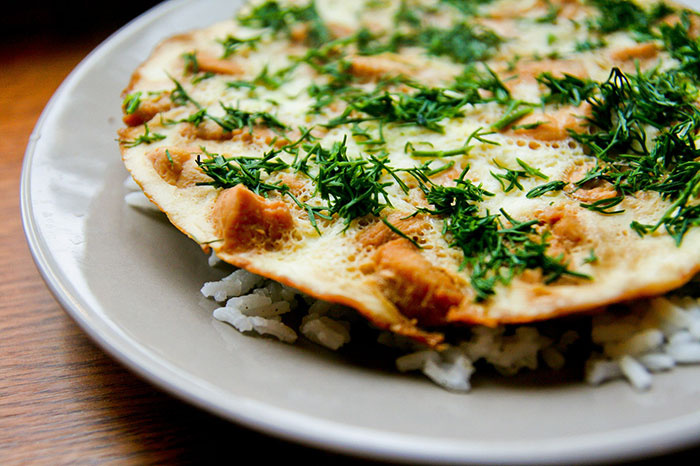Оякодон (японский омлет с рисом и курицей)