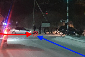 В Усинске КАМАЗ врезался в легковушку