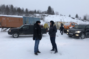 Ледовую переправу уже обустраивают