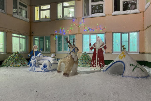 Снежные городки появляются на территориях городских и сельских детских садов