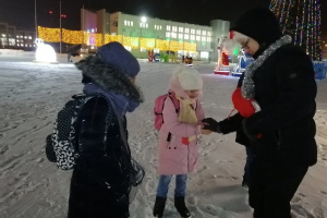 В преддверии новогодних праздников (с 14 по 24 декабря 2021 года) местное отделение ООГДЮО «Российское движение школьников» проводит муниципальную акцию «Поздравь усинцев с Новым годом!»