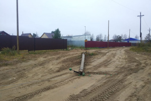 В поселке Парма водитель автомобиля КамАЗ сбил опору линии электропередачи