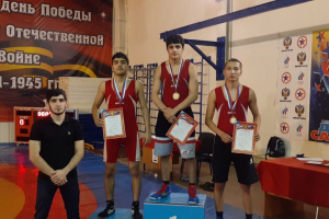 В спортивной школе города Усинска 28 сентября состоялось Первенство по вольной борьбе посвященное «Десятилетию детства»