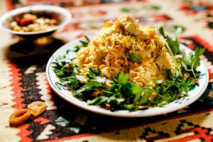 Золотистый плов с курицей