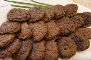 Котлеты из куриных сердечек с печеню
