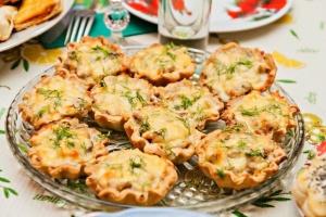 Тарталетки с грибами и сыром
