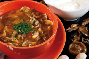 Мясная солянка с маринованными грибами